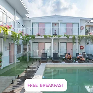 Surf Boutique Backpackers - Free Breakfast Gold Coast