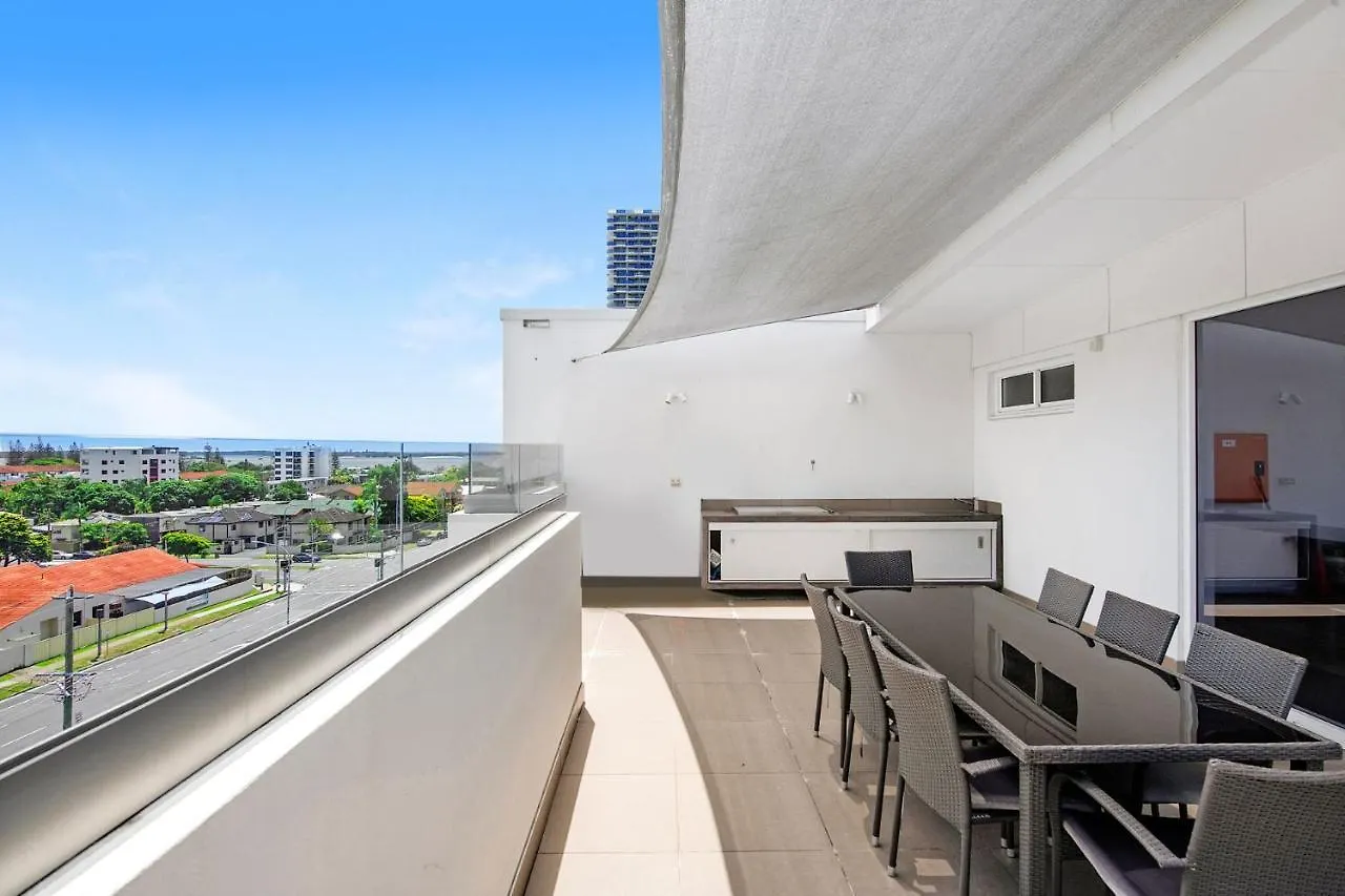 Modern Contemporary Southport Apartment - Coasthm Gold Coast 0*,  Avustralya