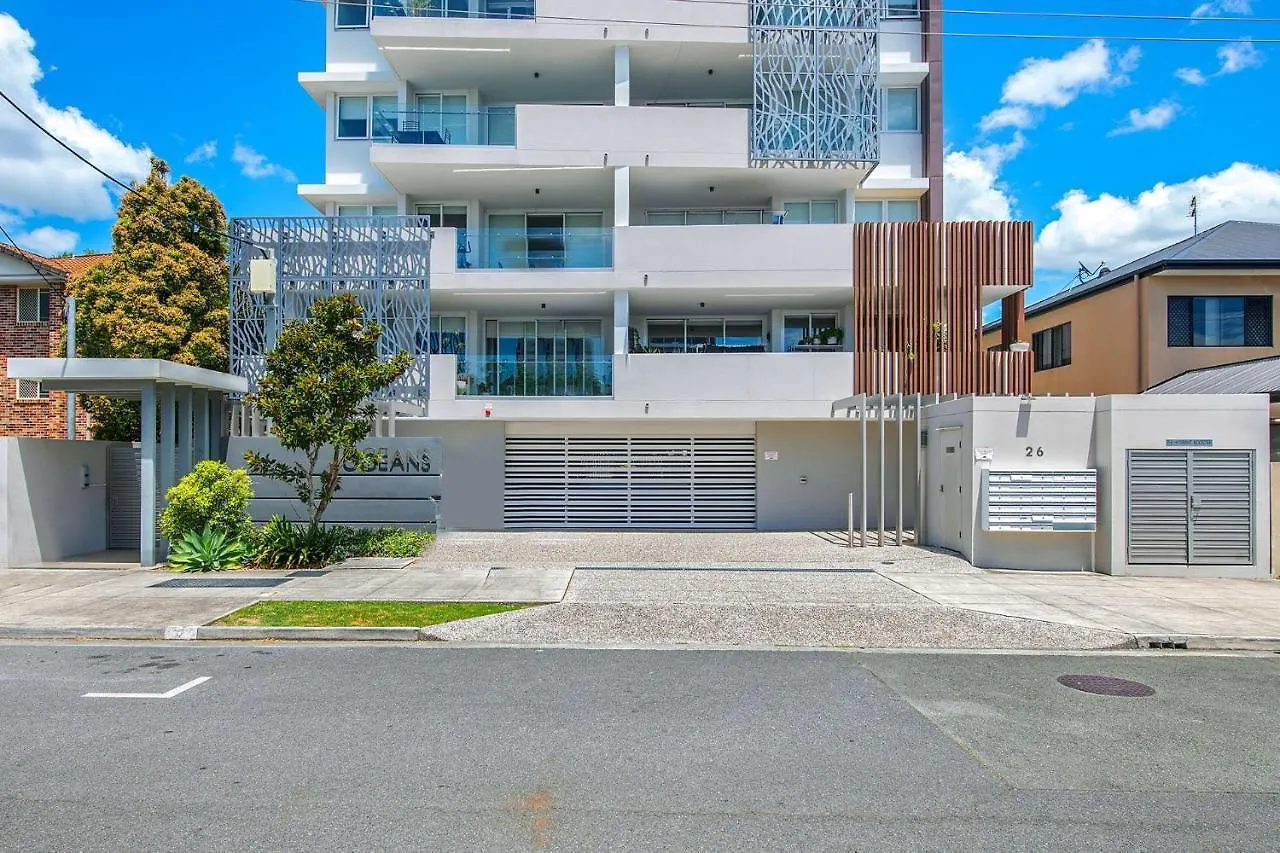 Modern Contemporary Southport Apartment - Coasthm Gold Coast Avustralya